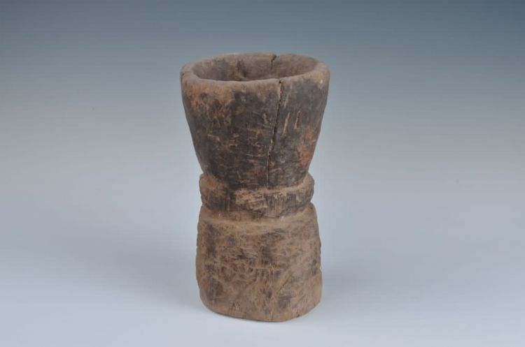 现代黎族独木舂米臼