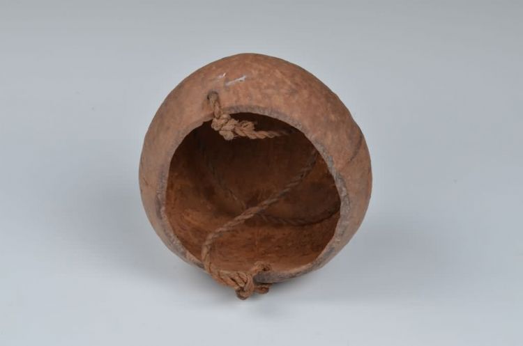 现代黎族椰壳钵