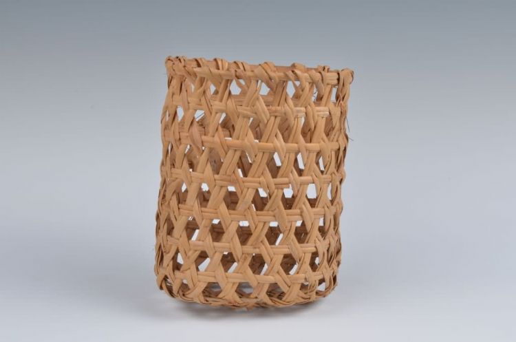 现代黎族藤编电池筐