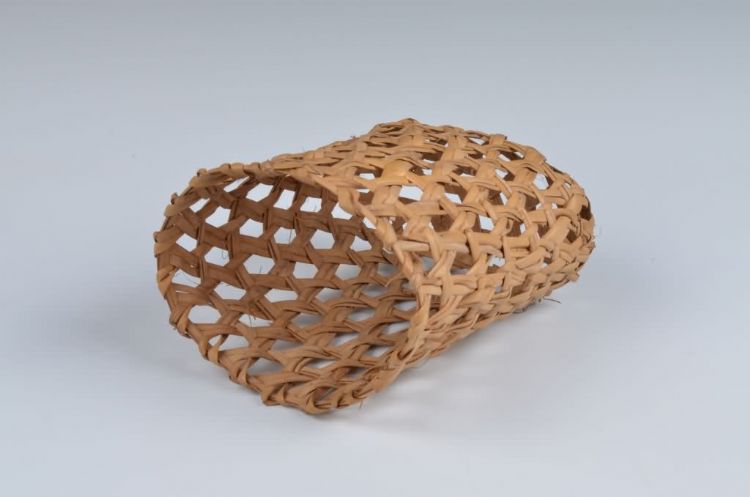 现代黎族藤编电池筐