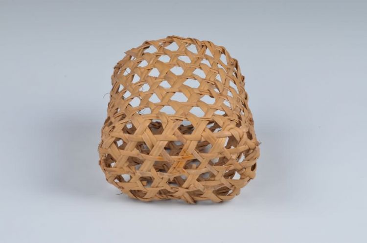 现代黎族藤编电池筐