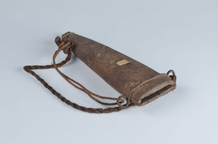 现代黎族木刀鞘