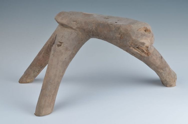 现代黎族树根凳