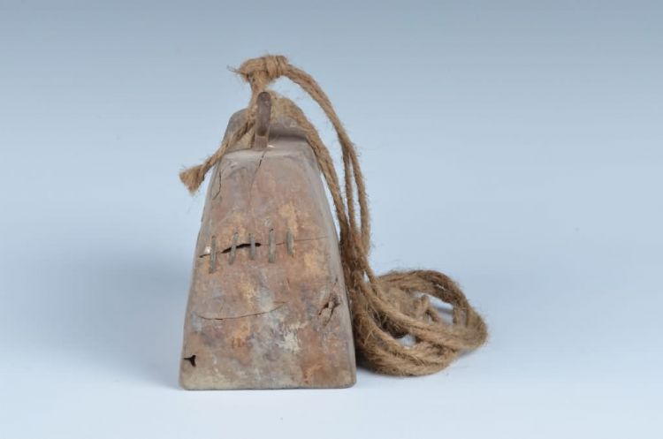 现代黎族独木牛铃