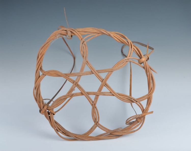 现代黎族藤编套