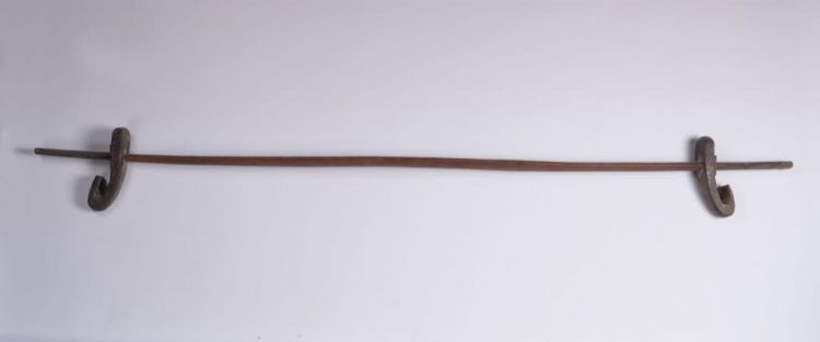 现代黎族有钩扁担