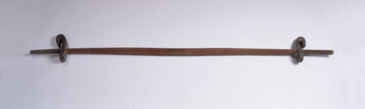 现代黎族有钩扁担