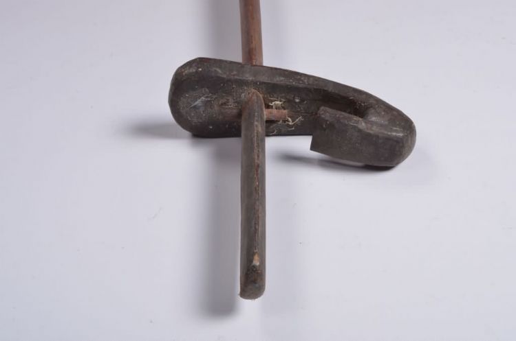 现代黎族有钩扁担