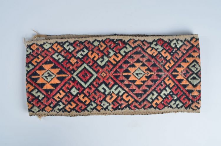 近代黎族闪电纹锦