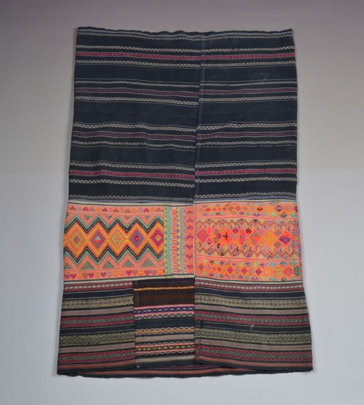 近代黎族美孚方言区女子筒裙