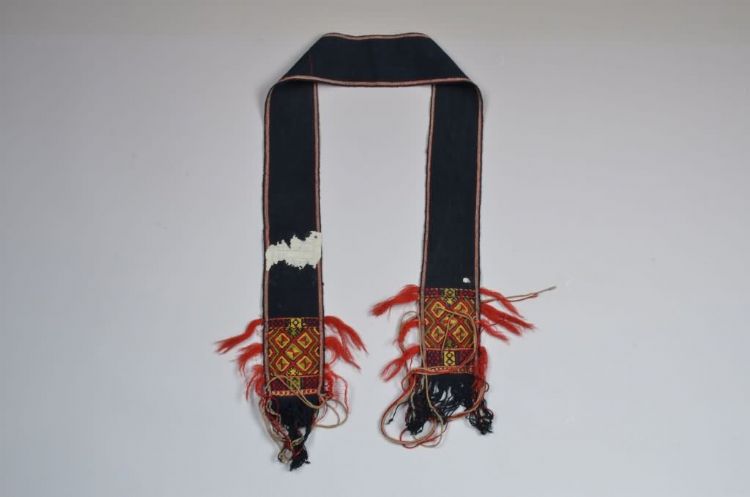 近代黎族美孚方言区女子头巾