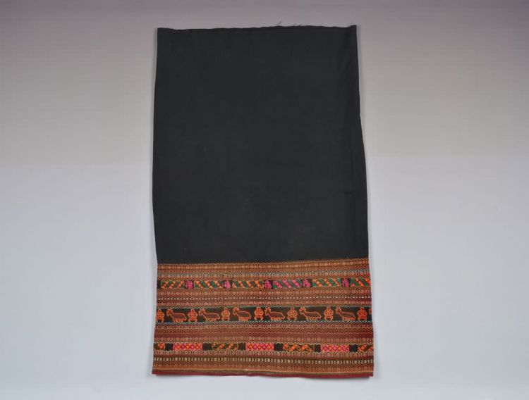 现代黎族哈方言区牛纹筒裙