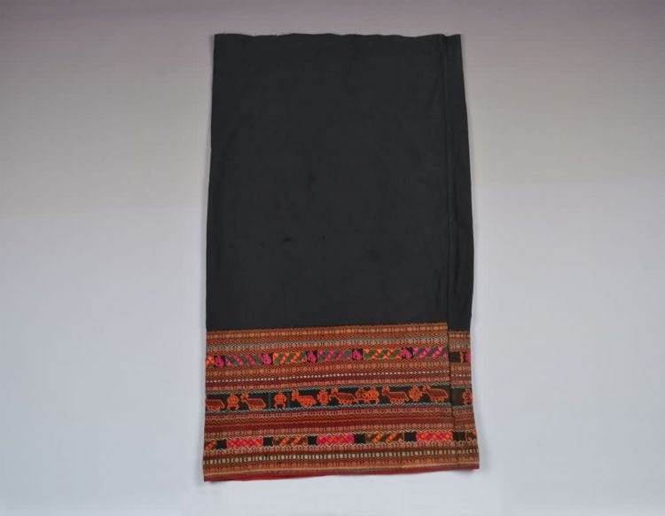 现代黎族哈方言区牛纹筒裙