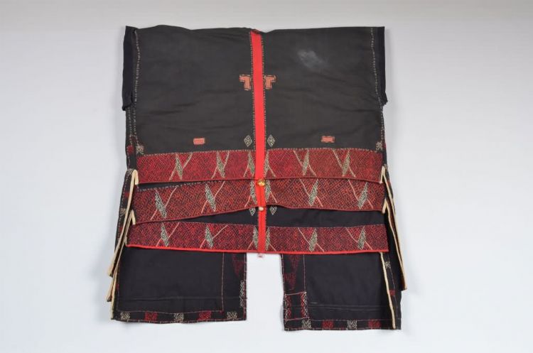 现代黎族哈方言区三层女上衣