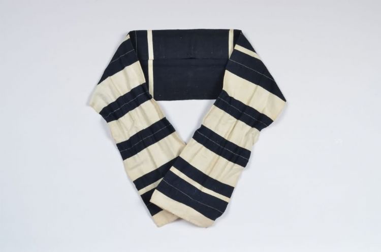 现代黎族美孚方言区黑白条纹头巾