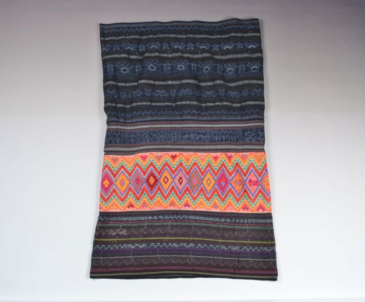 现代黎族美孚方言区菱形纹筒裙