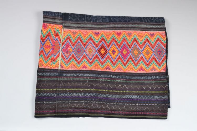 现代黎族美孚方言区菱形纹筒裙