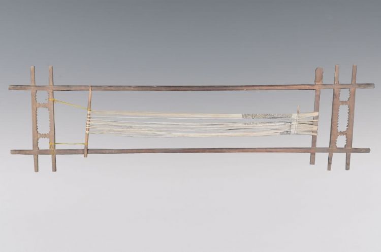 现代黎族扎絣染架