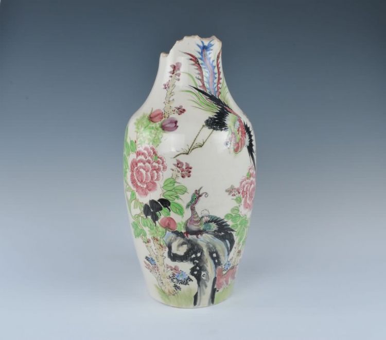 民国五彩凤戏牡丹纹花瓶