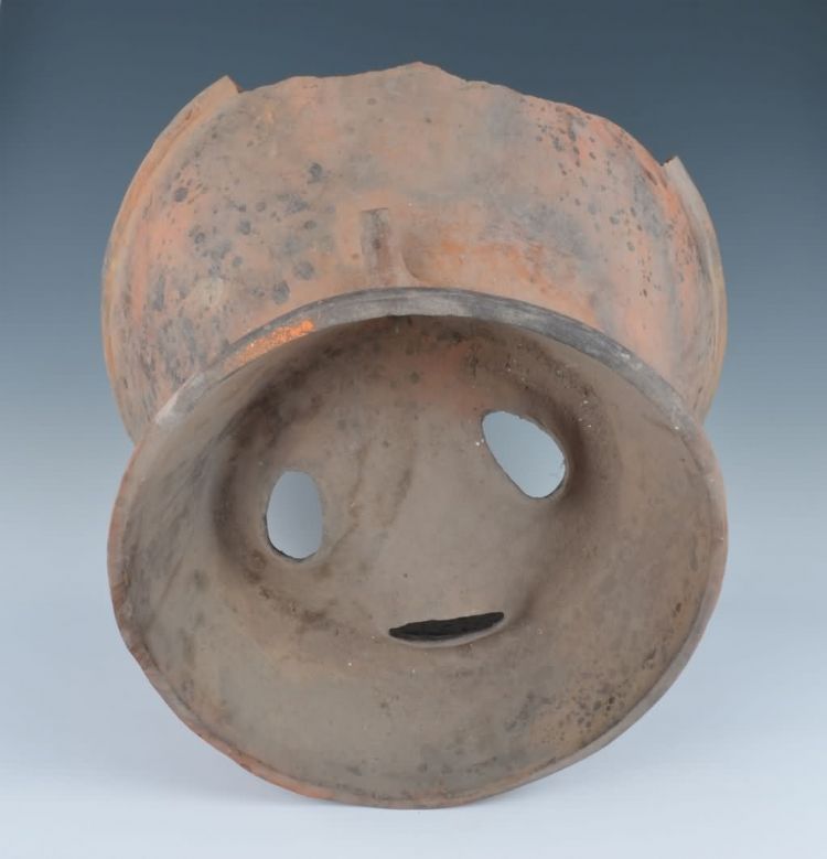 现代黎族制作陶蒸酒器