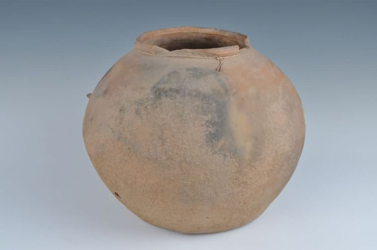 清代黎族制作鸡心无耳陶罐