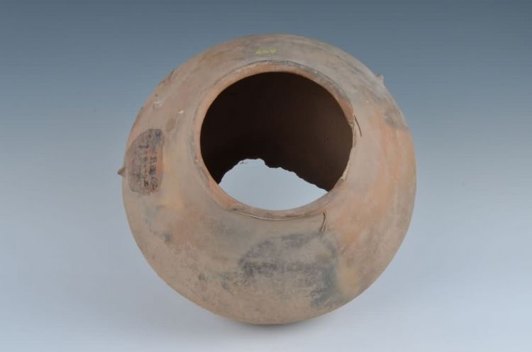 清代黎族制作鸡心无耳陶罐