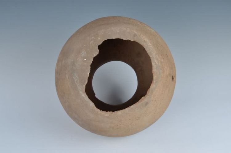 清代黎族制作鸡心无耳陶罐