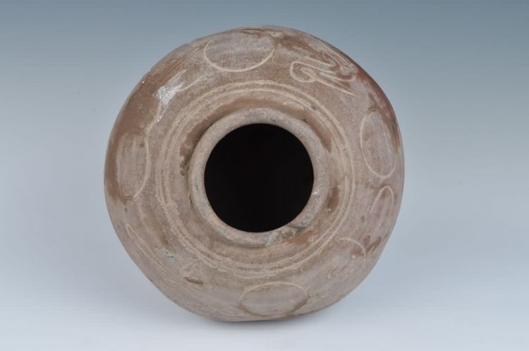 清代褐釉鸟纹陶瓮