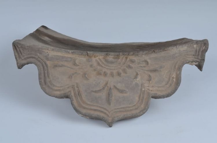 清菊花纹陶滴水