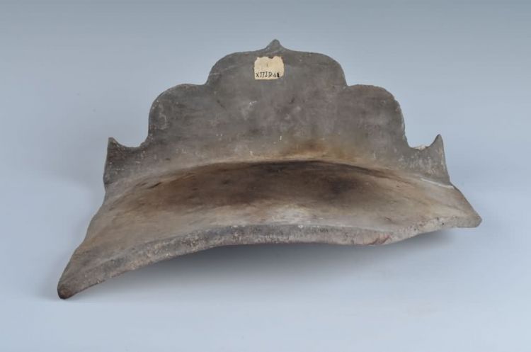 清菊花纹陶滴水