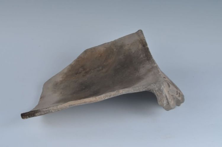 清菊花纹陶滴水