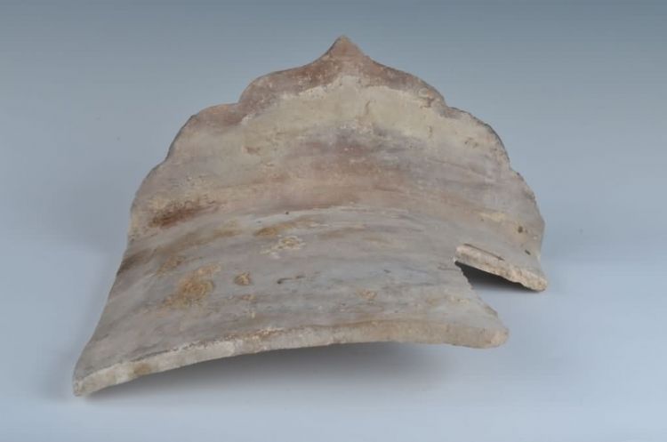 清菊花纹陶滴水