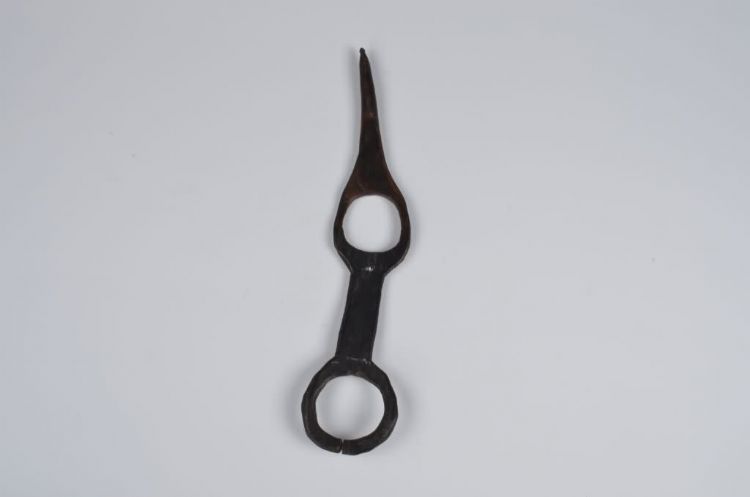 现代黎族网梭一组