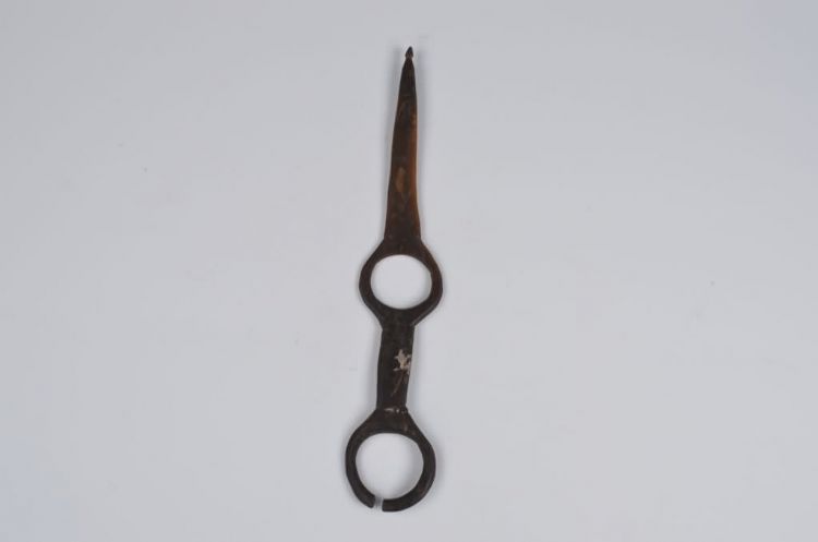 现代黎族网梭一组